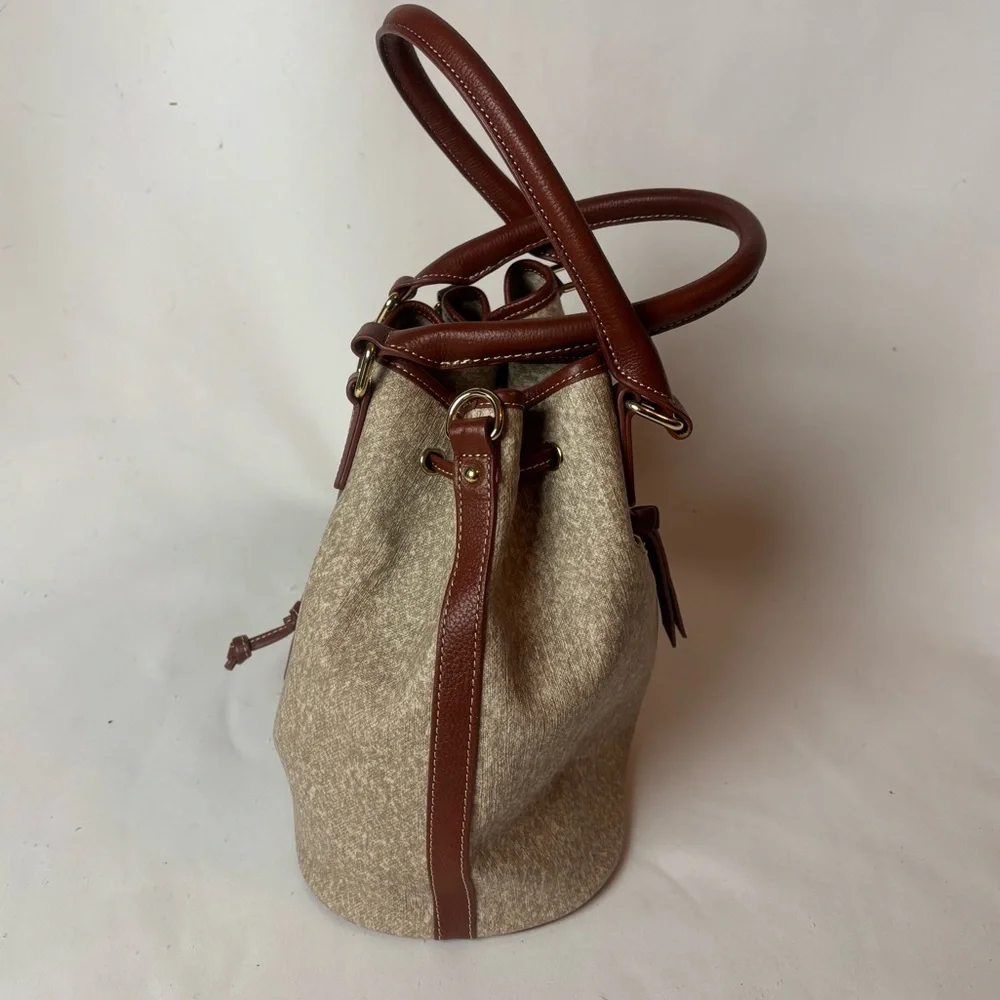 NWOT Wilson’s Leather Drawstring Bucket Bag Pale Taupe - Picture 2 of 8